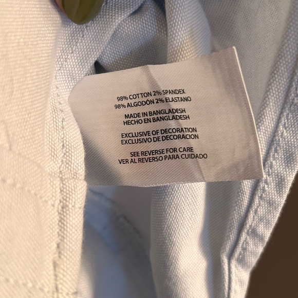 GAP Button-Down - Picture 2 of 6